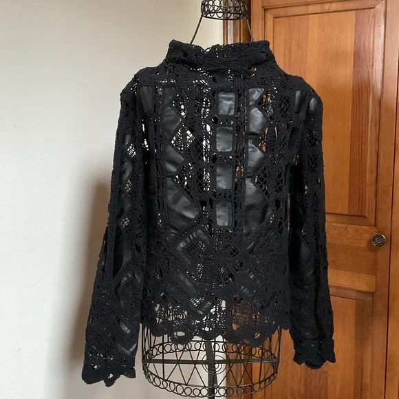 Elleme Paris Elegant Black Lace Women's Top - Picture 1 of 6